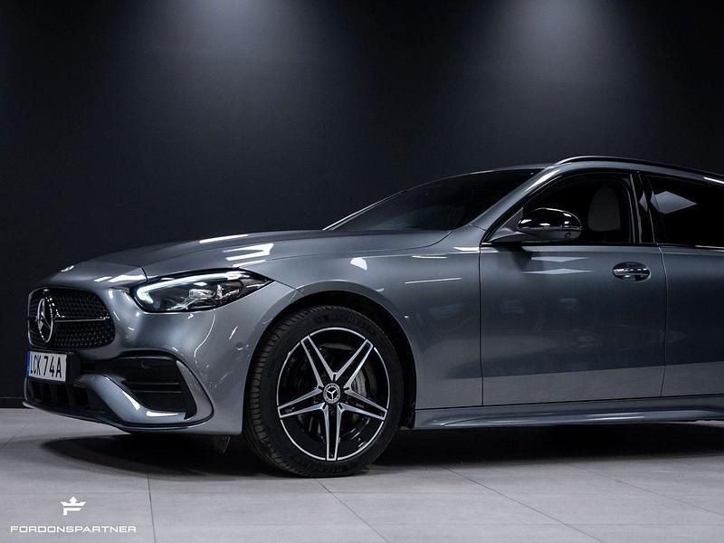 Begagnad Mercedes C300e AMG Line Premium 313 HK (230 kW) 2022 Grå (grå metallic ) Kombi