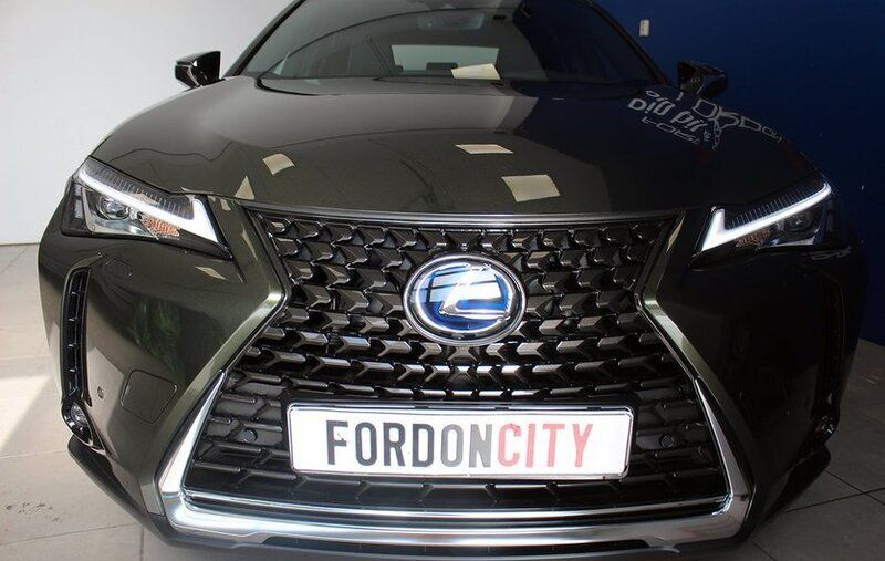 Begagnad Lexus UX 250h E-FOUR 153 HK (112 kW) 2021 Grön SUV