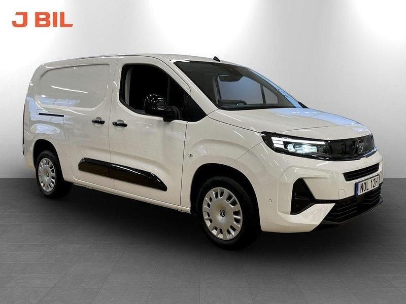 Vit (vit kaolin) Ny 2025 Opel Combo Elite Van | 412 250 kr (Marknadspris) - Bild 1/4