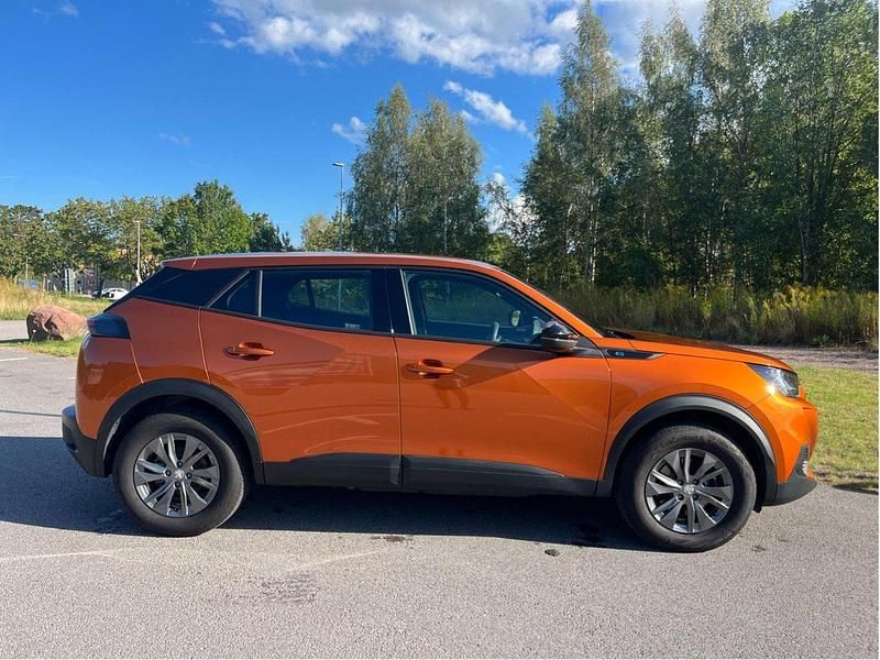 Orange Begagnad 2022 Peugeot e-2008 SUV | 205 000 kr (Marknadspris) - Bild 1/4
