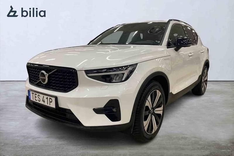 Vit Begagnad 2023 Volvo XC40 SUV | 419 900 kr - Bild 1/1