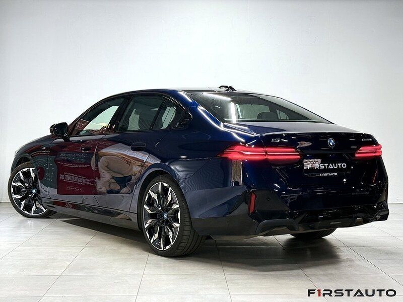 Begagnad BMW i5 M Sport 250 kW (340 HK) 2023 Blå Sedan