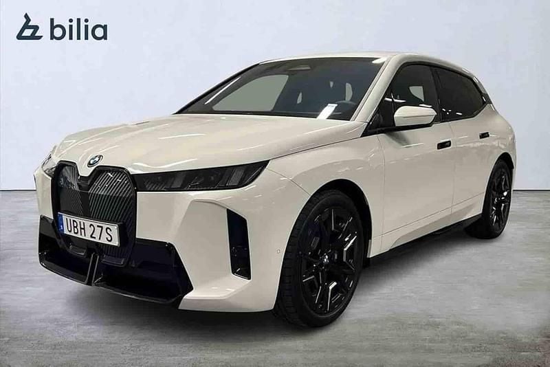 Vit Begagnad 2025 BMW iX SUV | 929 900 kr - Bild 1/1