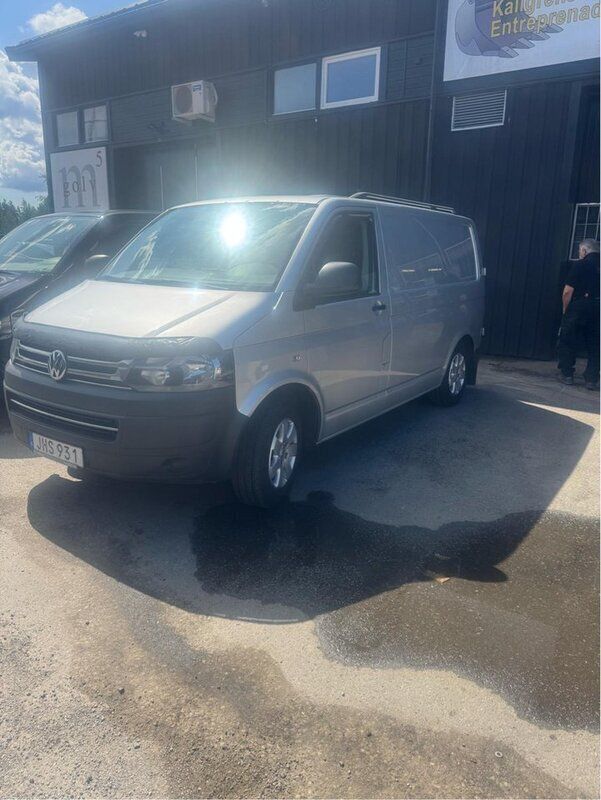 Silver Begagnad 2014 VW T5 Van | 100 000 kr (Marknadspris) - Bild 1/4