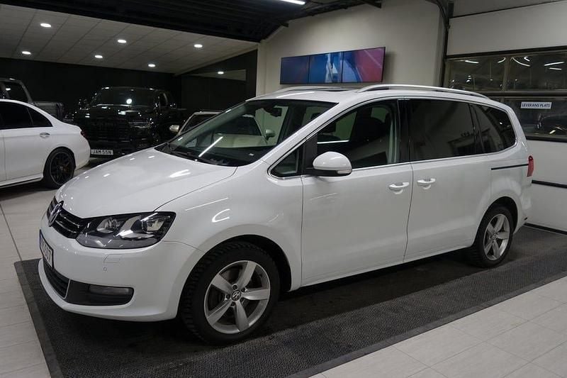 Begagnad VW Sharan 140 HK (102 kW) 2015 Vit Minibuss