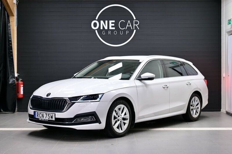 Vit Begagnad 2021 Skoda Octavia Kombi | 209 800 kr (Marknadspris) - Bild 1/4