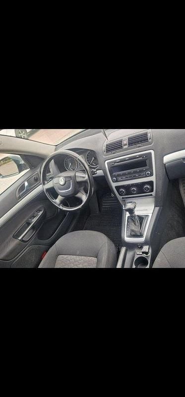 Grön Begagnad 2010 Skoda Octavia Kombi | 28 000 kr (Superpris) - Bild 1/4