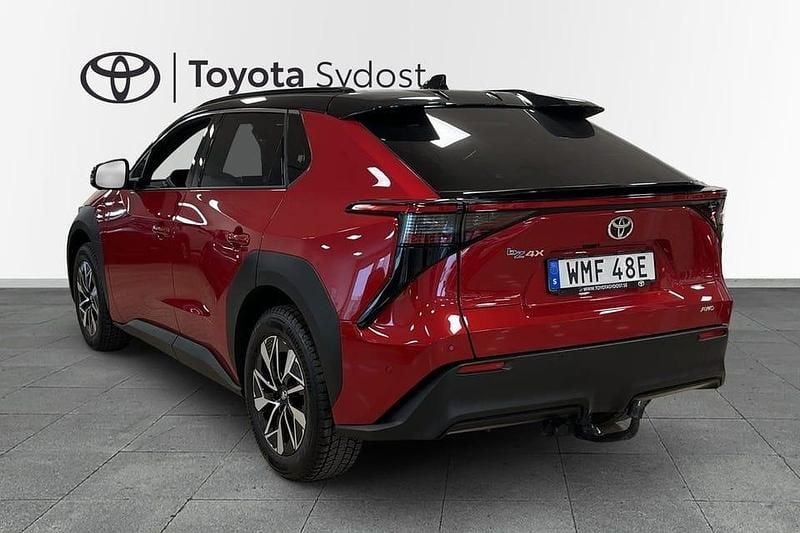 Begagnad Toyota bZ4X Executive 161 kW (219 HK) 2025 Röd SUV