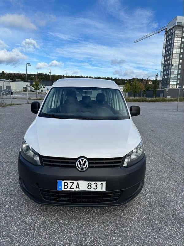 Vit Begagnad 2014 VW Caddy Minibuss | 75 000 kr (Lite dyr) - Bild 1/4