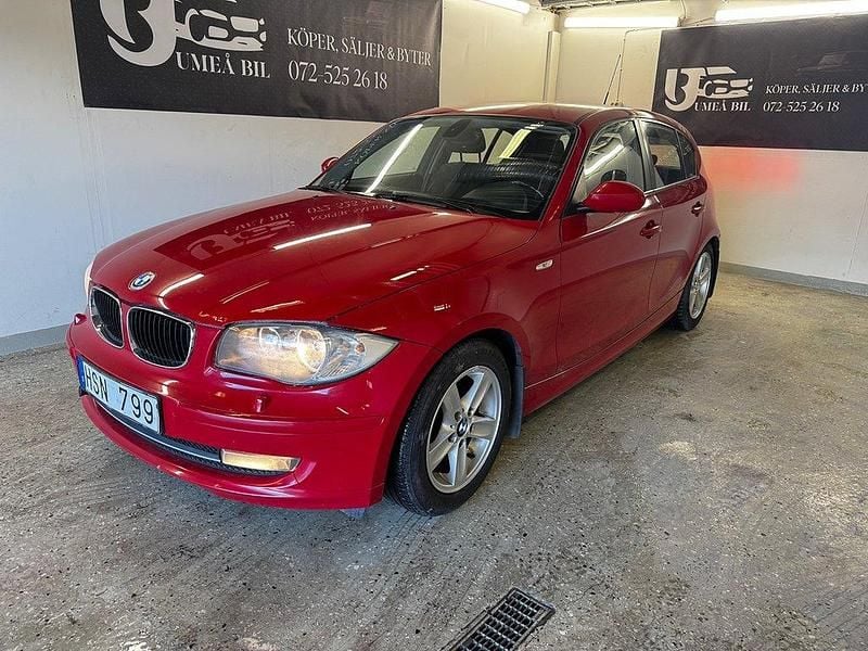 Röd Begagnad 2008 BMW 118 Advantage Halvkombi | 56 900 kr (Marknadspris) - Bild 1/4