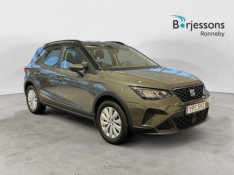 Grå Begagnad 2023 Seat Arona Style SUV | 188 000 kr (Marknadspris) - Bild 1/4