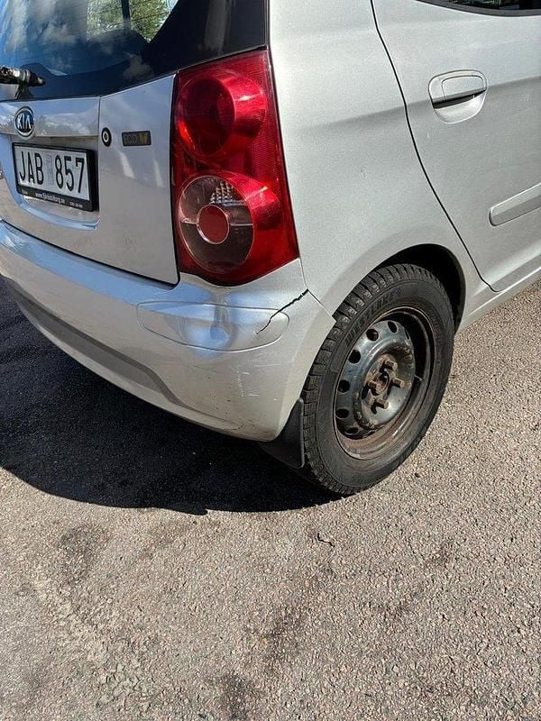 Silver Begagnad 2009 Kia Picanto 4 Halvkombi | 24 500 kr (Marknadspris) - Bild 1/4