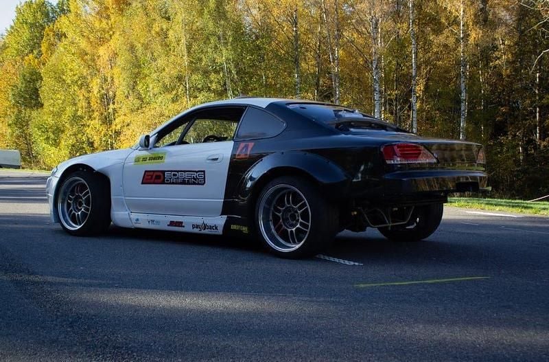 Lamborghini white pearl. stenskottsfilm på taket och takstolpar Begagnad 1999 Nissan Silvia S Sportkupé | 549 000 kr - Bild 1/4