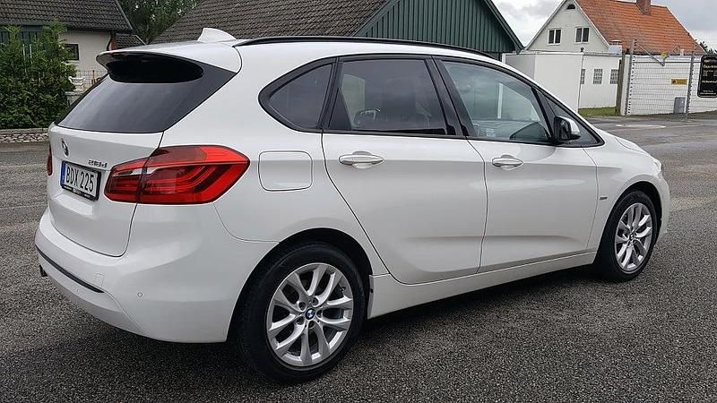 Begagnad BMW 218 Sport Line 150 HK (110 kW) 2016 Vit Kombi