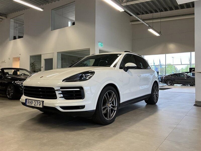 Vit Begagnad 2018 Porsche Cayenne Sport SUV | 479 800 kr (Marknadspris) - Bild 1/4
