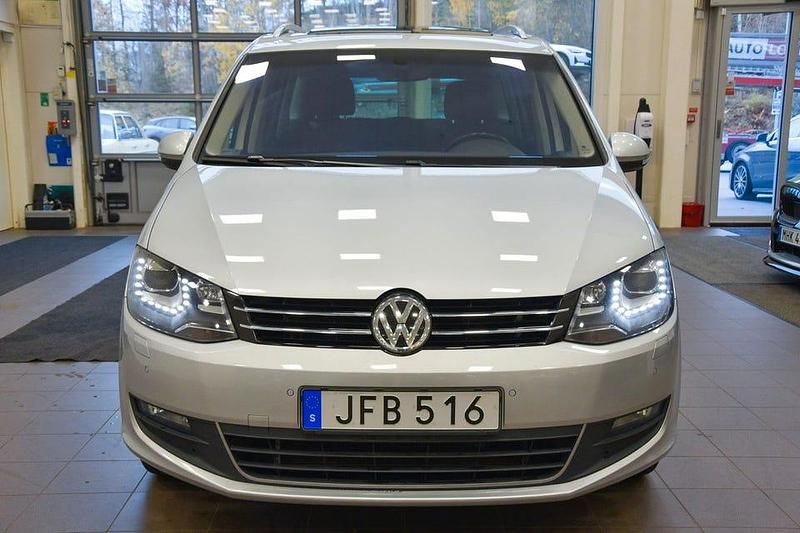 Begagnad VW Sharan 150 HK (110 kW) 2016 Silver Minibuss