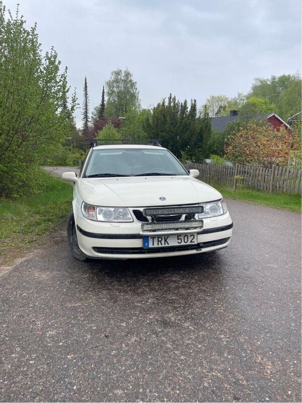 Vit Begagnad 2003 Saab 9-5 Aero Kombi | 27 900 kr (Marknadspris) - Bild 1/4