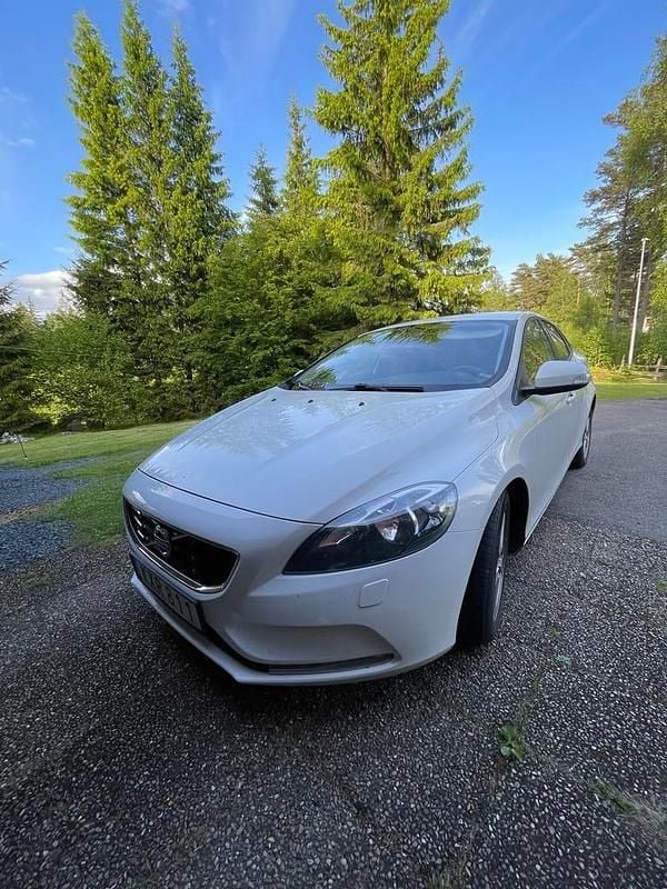 Begagnad Volvo V40 122 HK (89 kW) 2016 Halvkombi