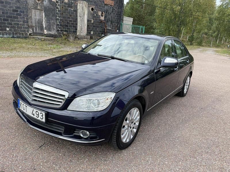 Blå Begagnad 2008 Mercedes C200 Sedan | 79 900 kr (Marknadspris) - Bild 1/4