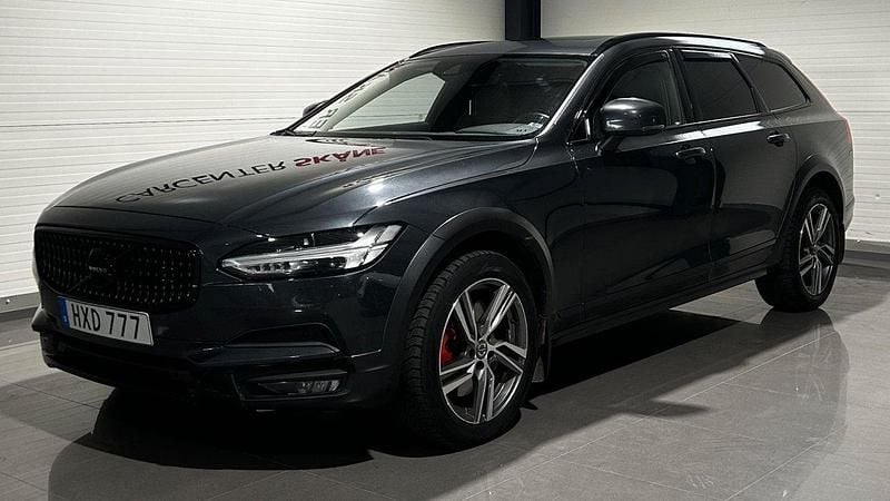 Grå Begagnad 2017 Volvo V90 CC Momentum Kombi | 169 900 kr (Marknadspris) - Bild 1/4