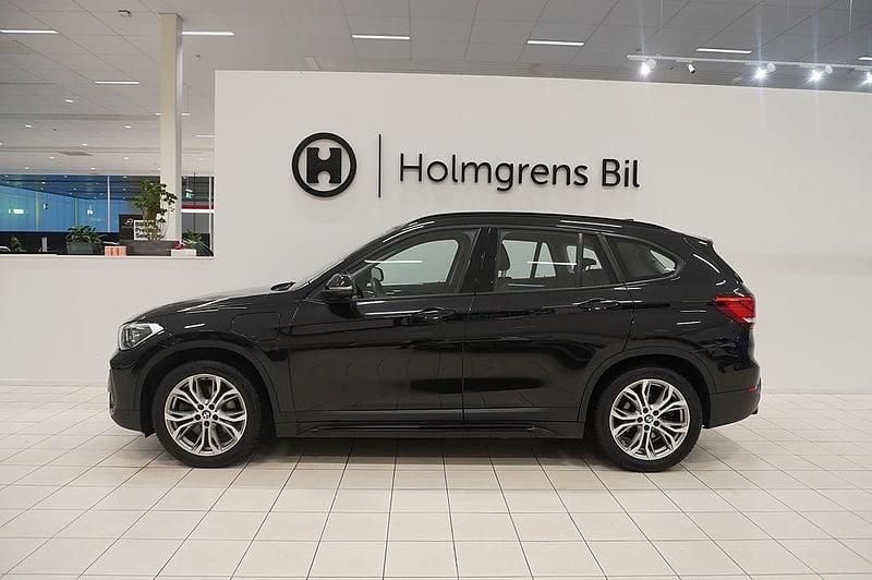 Begagnad BMW X1 Sport Line 125 HK (91 kW) 2021 Svart SUV