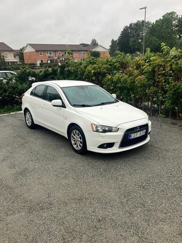Begagnad 2011 Mitsubishi Lancer Sportback Halvkombi | 45 000 kr (Superpris) - Bild 1/4