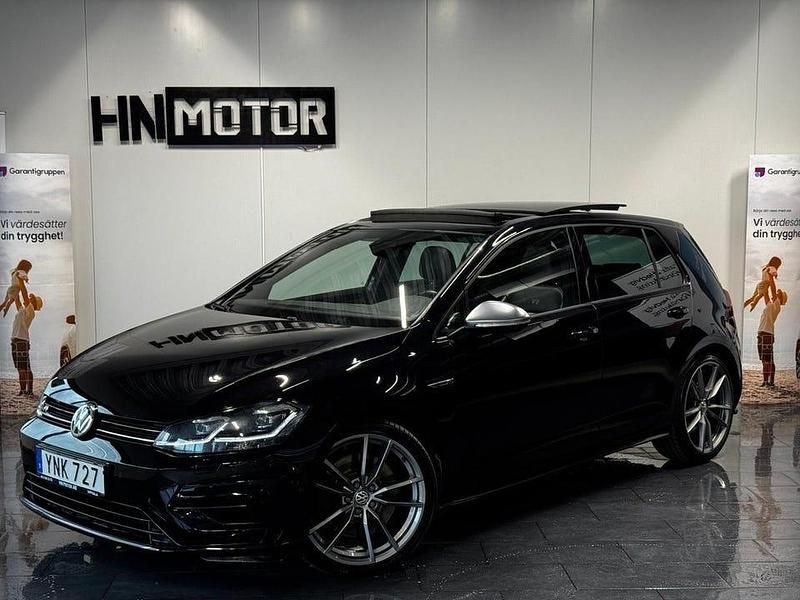 Svart Begagnad 2018 VW Golf VII R Halvkombi | 299 900 kr (Dyr) - Bild 1/4