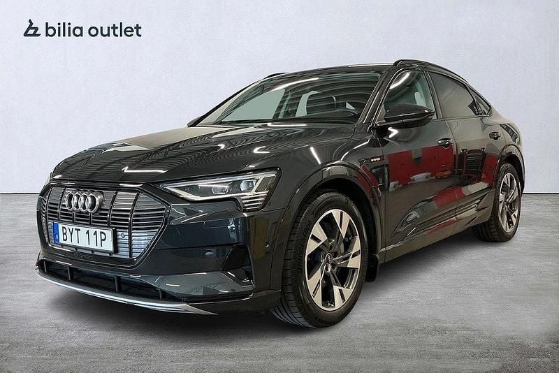 Mörkgrå Begagnad 2022 Audi e-tron Sportback SUV | 429 000 kr (Bra pris) - Bild 1/4