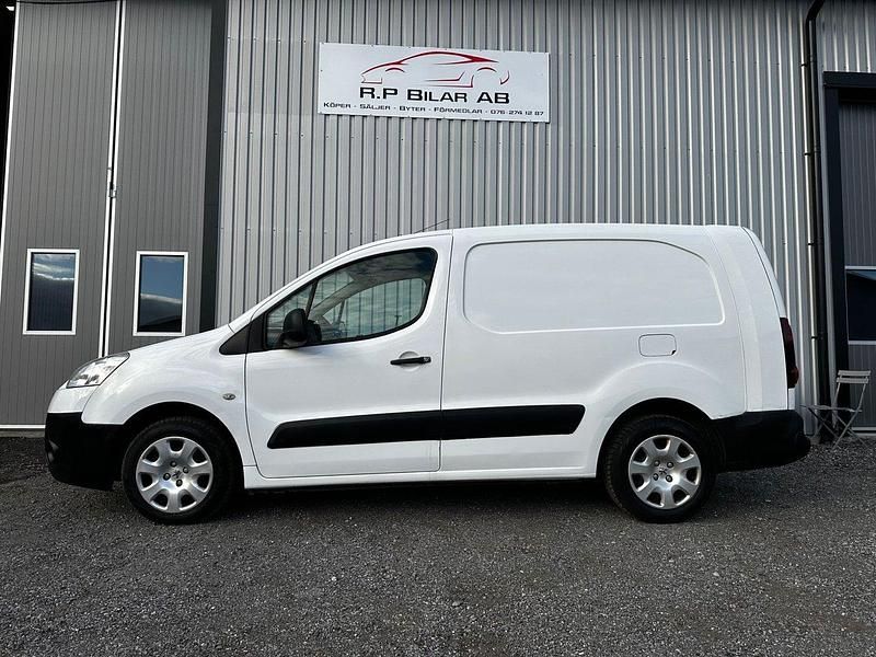 Vit Begagnad 2012 Peugeot Partner Minibuss | 59 900 kr (Lite dyr) - Bild 1/4