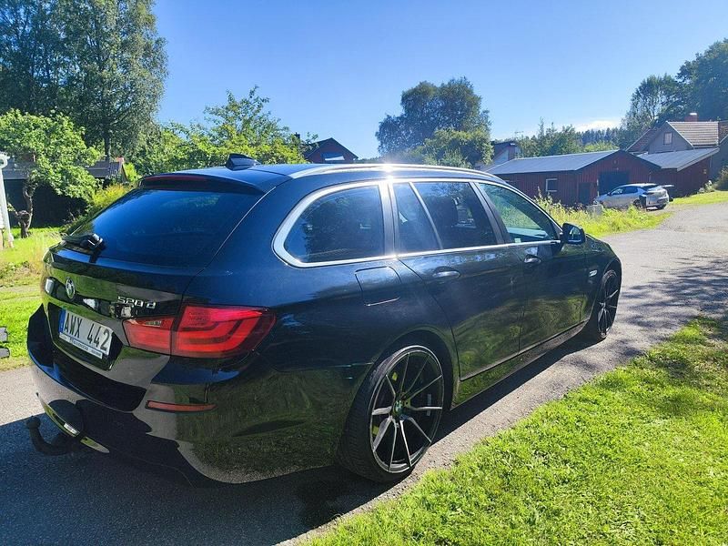 Svart Begagnad 2013 BMW 520 Kombi | 129 000 kr (Marknadspris) - Bild 1/4