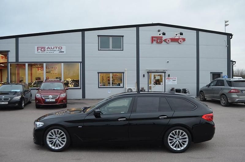 Svart Begagnad 2017 BMW 520 Sport Line Kombi | 229 000 kr (Marknadspris) - Bild 1/4