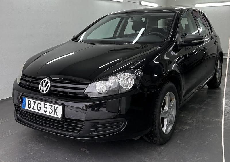 Svart Begagnad 2010 VW Golf VI Trendline Halvkombi | 39 900 kr - Bild 1/4