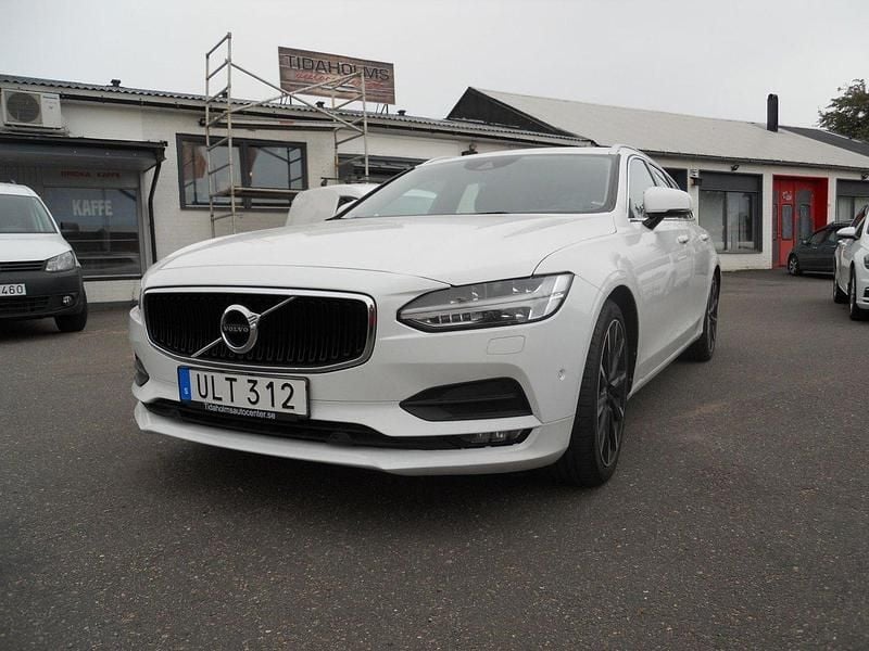 Vit Begagnad 2017 Volvo V90 Momentum Kombi | 139 500 kr - Bild 1/4