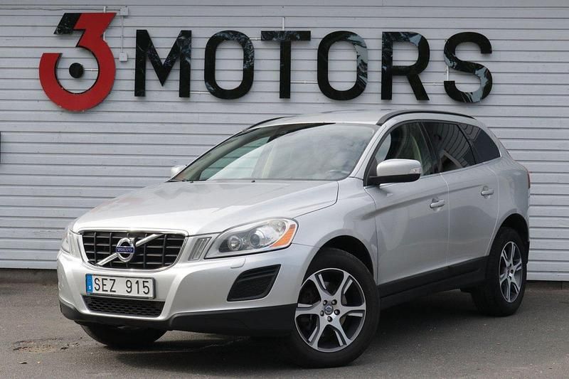 Ljusgrå Begagnad 2012 Volvo XC60 Momentum SUV | 88 900 kr (Marknadspris) - Bild 1/4