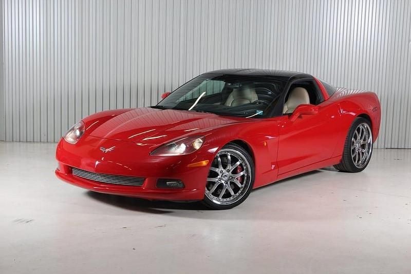Röd Begagnad 2005 Chevrolet Corvette C6 Sportkupé | 349 000 kr - Bild 1/4