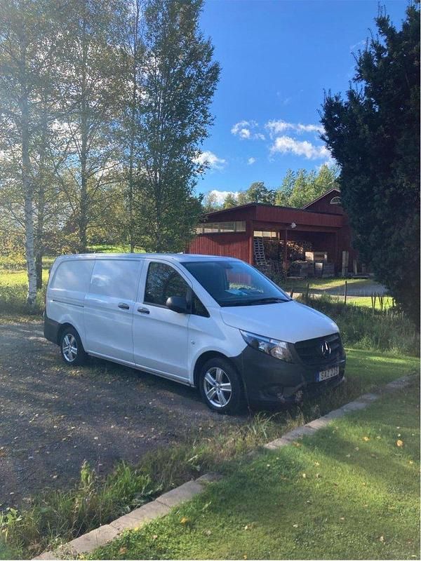 Vit Begagnad 2016 Mercedes Vito Minibuss | 107 000 kr (Marknadspris) - Bild 1/3