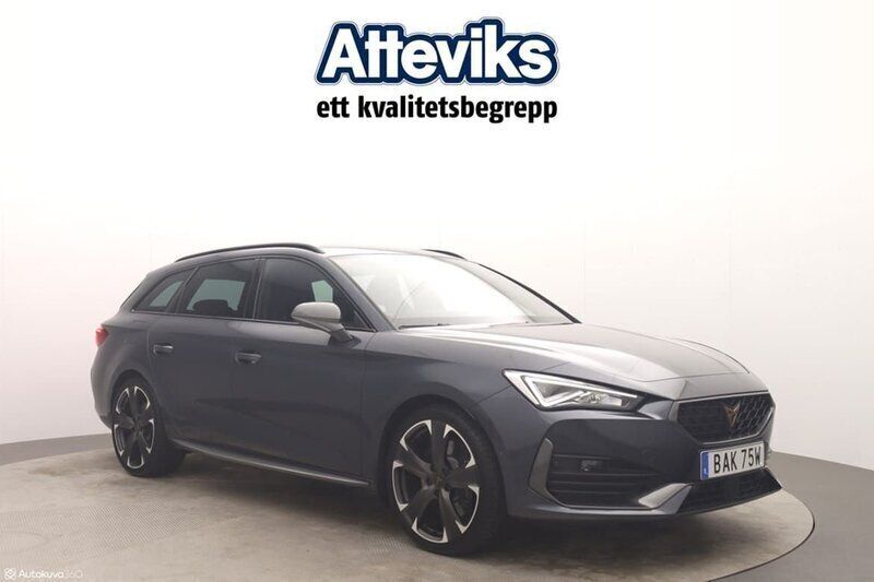 Grå Begagnad 2023 Cupra Leon VZ2 Kombi | 348 900 kr (Marknadspris) - Bild 1/4