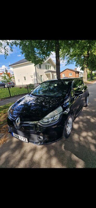 Svart Begagnad 2013 Renault Clio IV Halvkombi | 75 000 kr (Marknadspris) - Bild 1/4