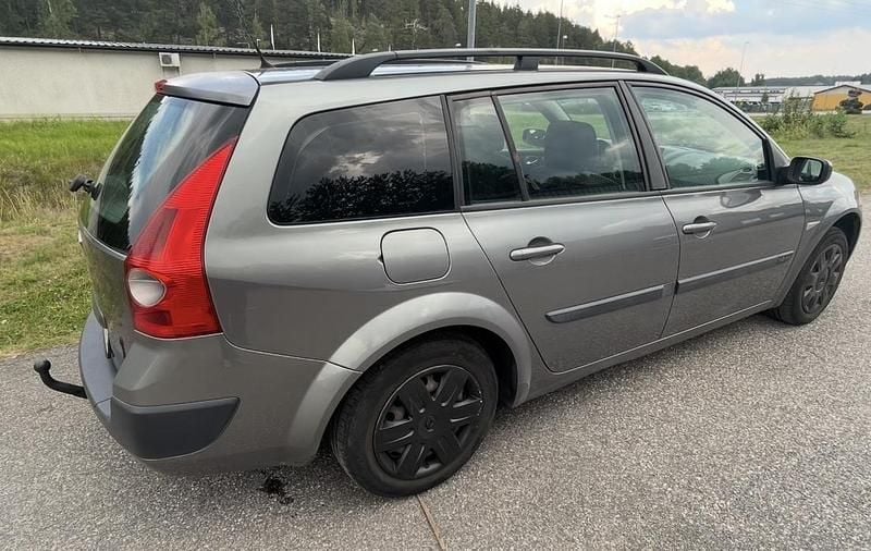 Grå Begagnad 2005 Renault Mégane GrandTour Kombi | 14 000 kr (Marknadspris) - Bild 1/4
