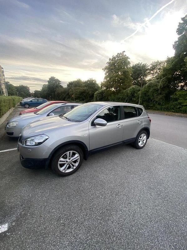 Silver Begagnad 2013 Nissan Qashqai SUV | 90 000 kr (Marknadspris) - Bild 1/4