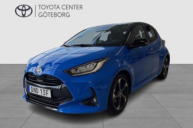 Blå Begagnad 2024 Toyota Yaris Hybrid Edition Halvkombi | 299 900 kr (Dyr) - Bild 1/3