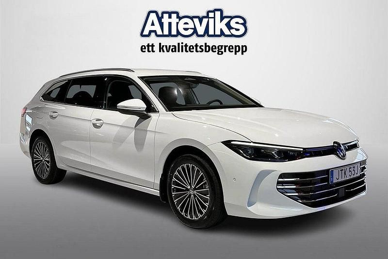 Vit Begagnad 2024 VW Passat Elegance Kombi | 469 900 kr - Bild 1/4