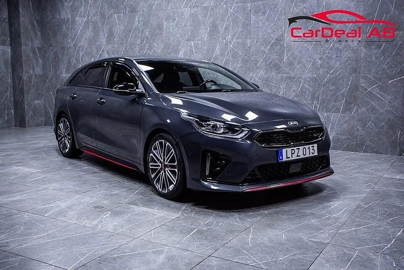 Grå Begagnad 2018 Kia ProCeed Kombi | 189 800 kr (Marknadspris) - Bild 1/4