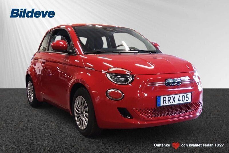 Röd Begagnad 2023 Fiat 500e Halvkombi | 304 900 kr - Bild 1/4