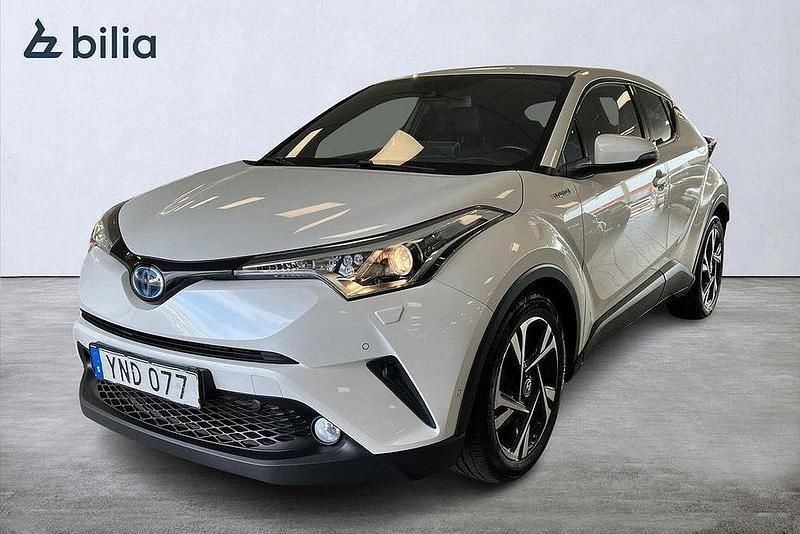 Vit Begagnad 2017 Toyota C-HR Executive SUV | 214 900 kr (Lite dyr) - Bild 1/3