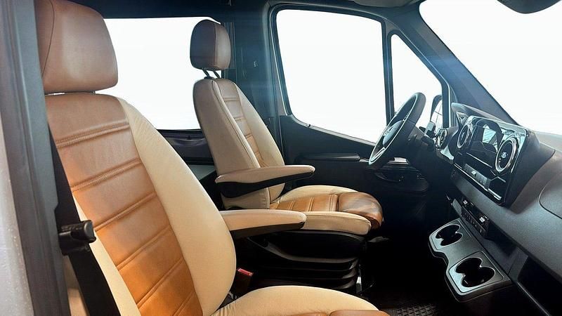 Begagnad Mercedes Sprinter SE 2024 Silver Van