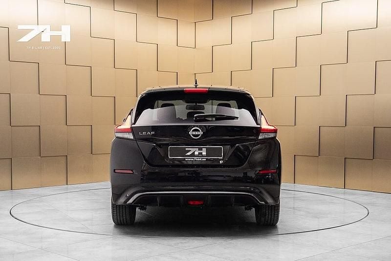 Begagnad Nissan Leaf 360º 110 kW (150 HK) 2022 Svart Halvkombi