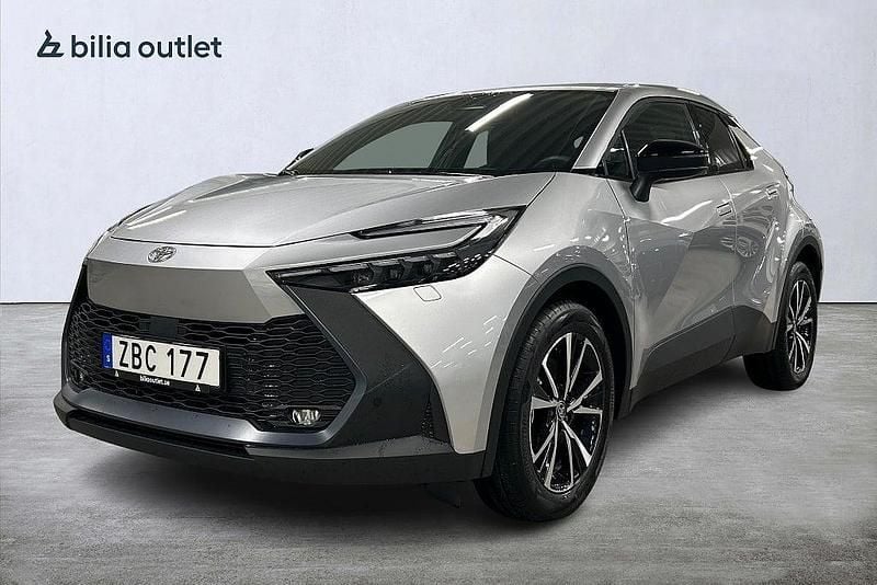 Silver Begagnad 2024 Toyota C-HR Style SUV | 369 900 kr (Superpris) - Bild 1/3