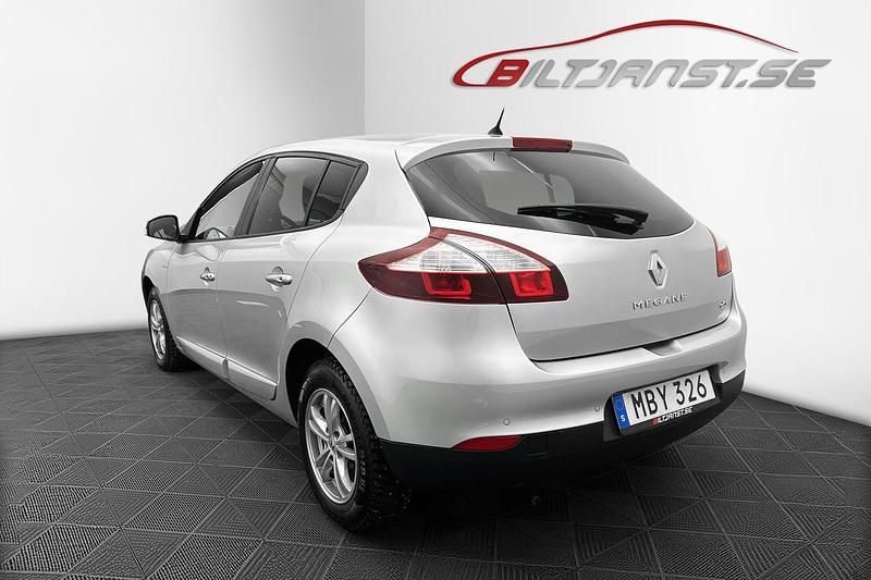 Begagnad Renault Mégane III LIMITED 112 HK (82 kW) 2015 Silver Halvkombi