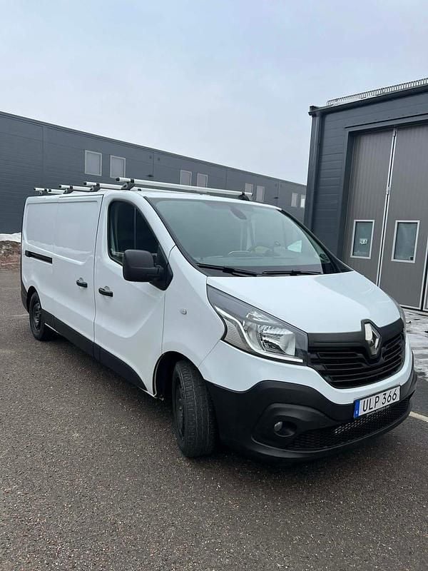 Begagnad Renault Trafic 120 HK (88 kW) 2016 Minibuss